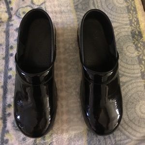 Sanita  size 40 Patent Leather Nursing Clogs