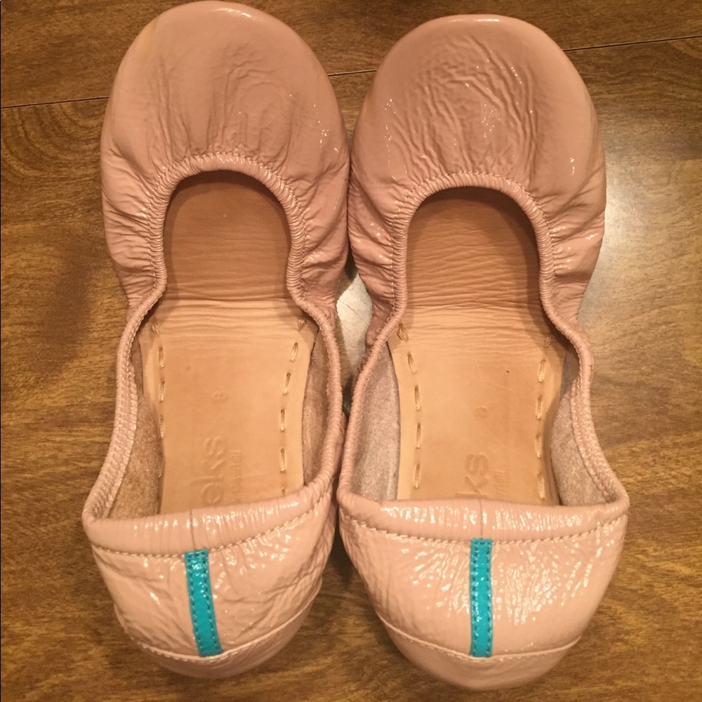 Size 8 Blush Patent Tieks