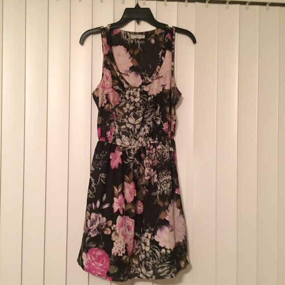 🎉SOLD🎉 Cotton On Black Floral Dress - Picture 1 of 2