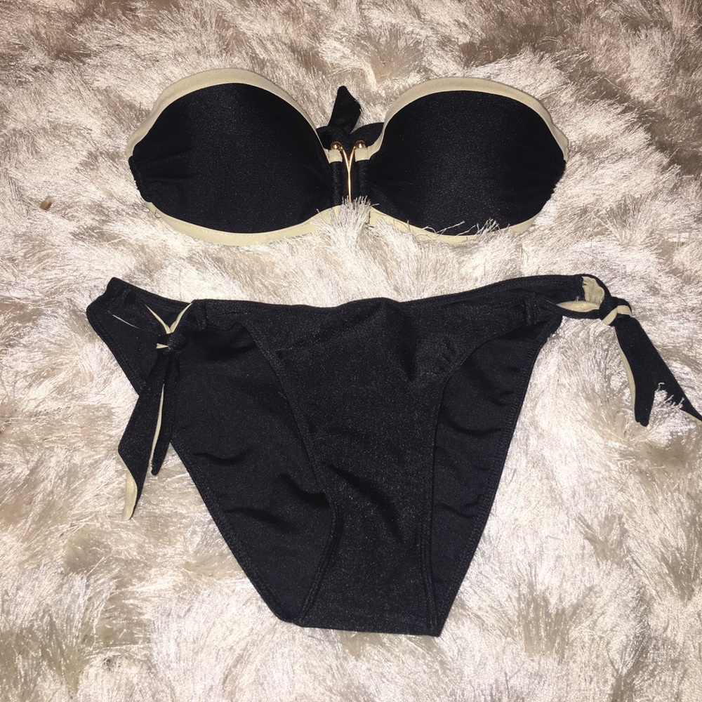 Black bikini