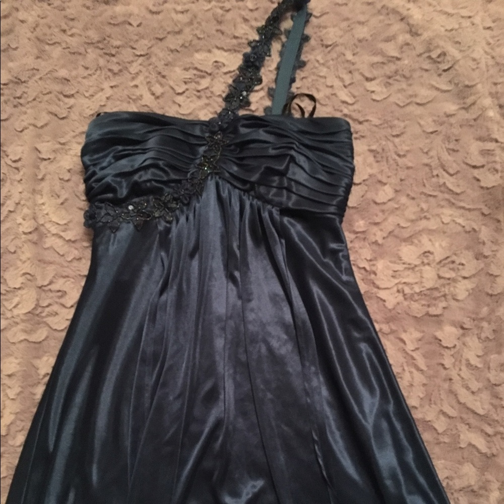 Really pretty blue party dress!