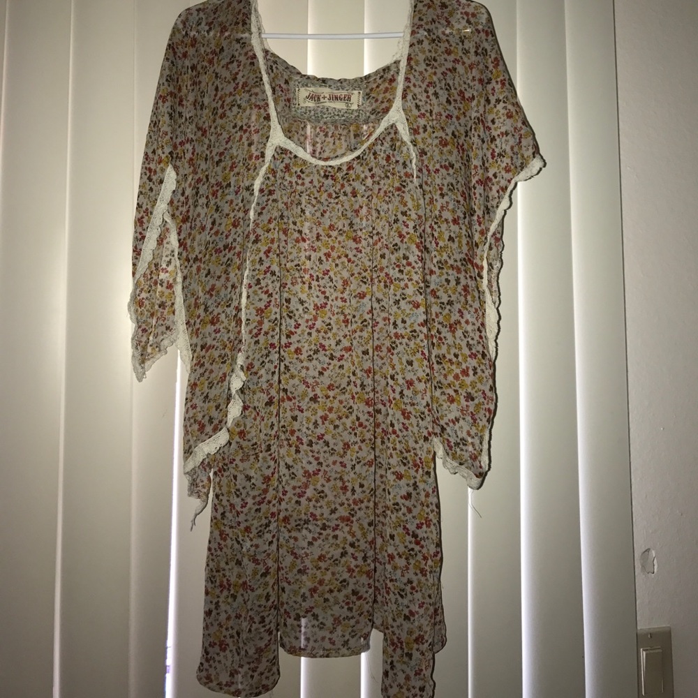 Flower blouse! Sheer material! Jack & Jinger