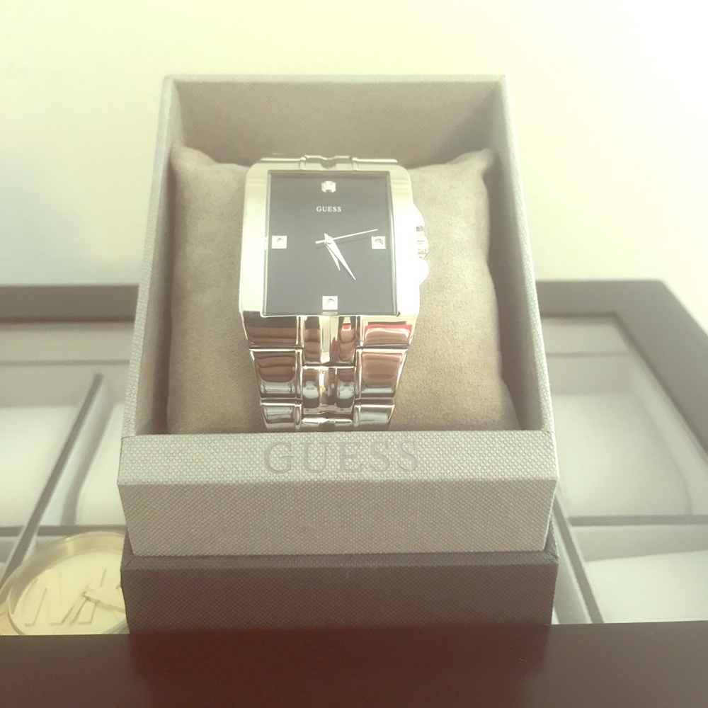 Guess watch with 1 diamond in top star
