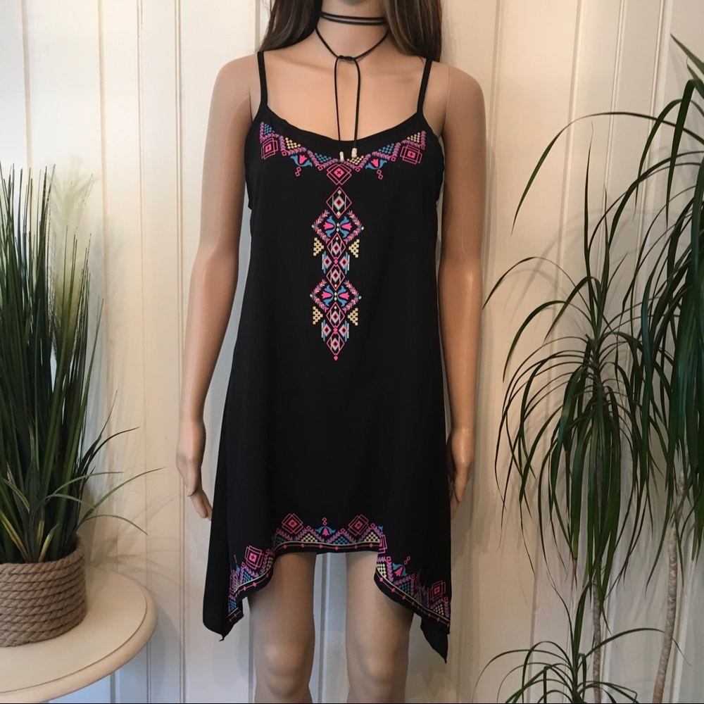 ASYMMETRICAL HEM WITH AZTEC DESIGN 1 left - Picture 4 of 8