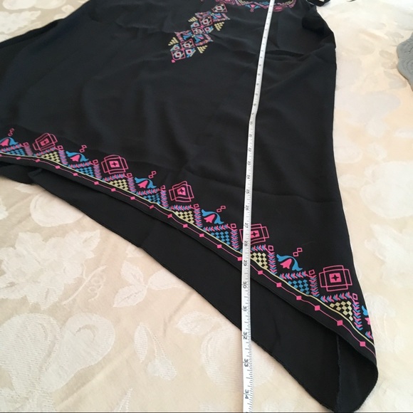ASYMMETRICAL HEM WITH AZTEC DESIGN 1 left - Picture 6 of 8