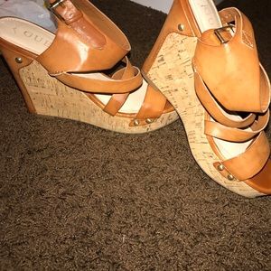 Guess, light brown wedges