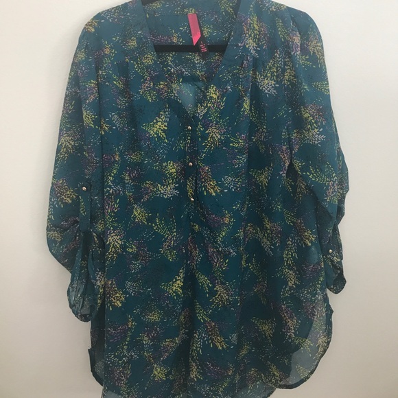 Pure Energy Tops - Beautiful printed button up blouse