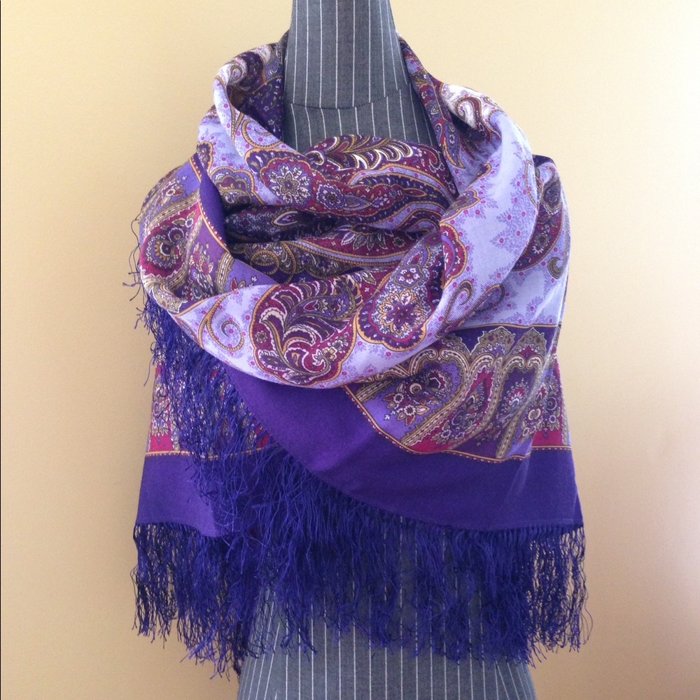 Exclusive wool shawl.