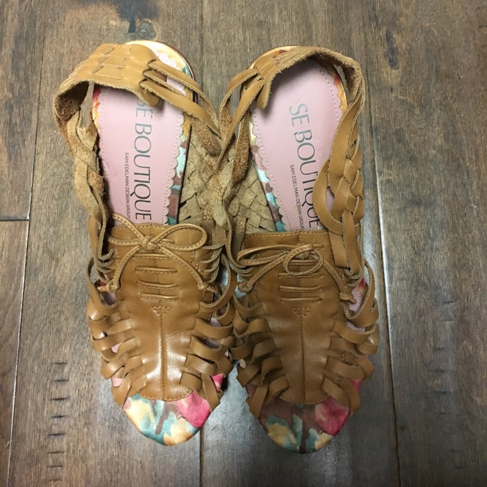 👉🏼REDUCED!!!👈🏼Camel Huarache style heel
