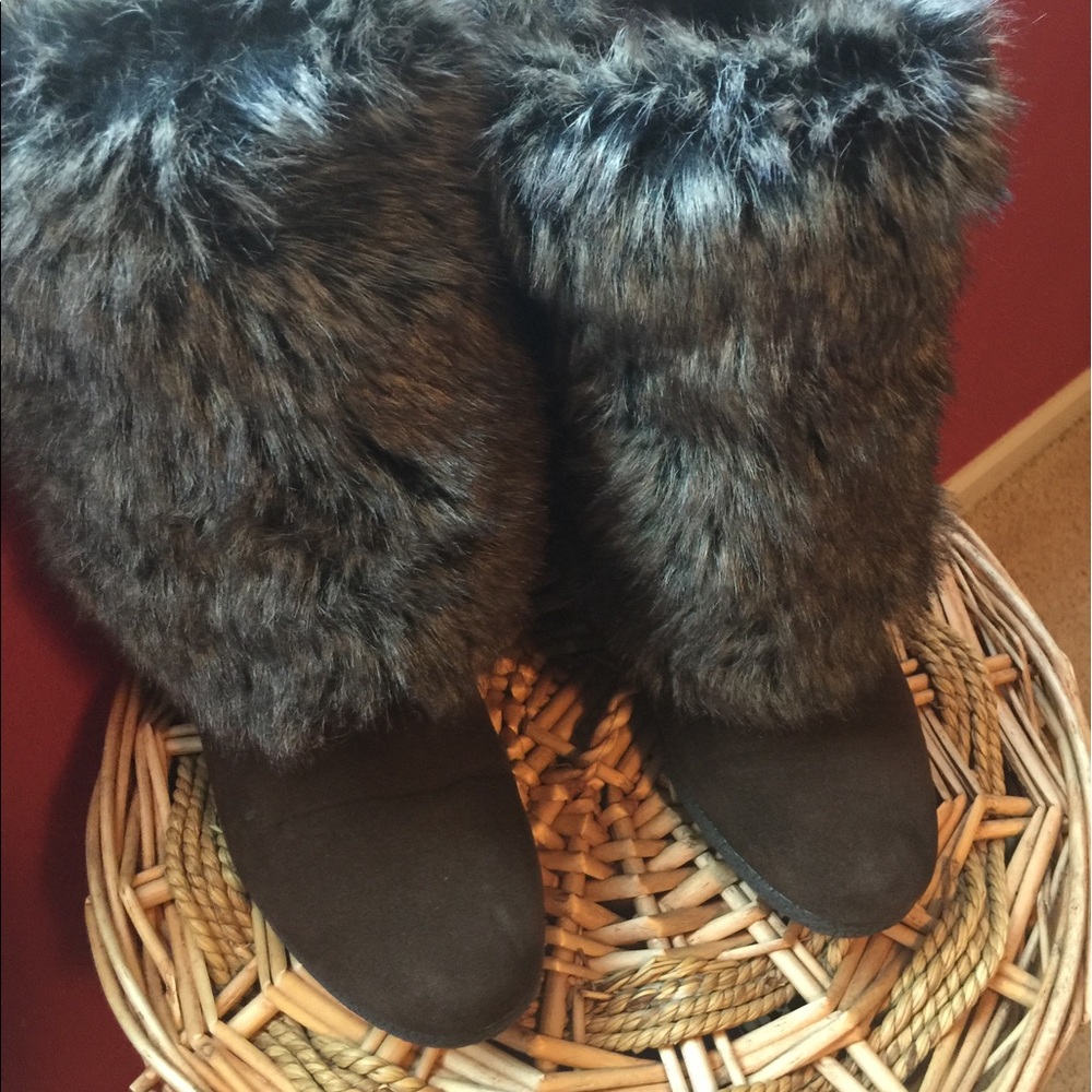 Fur boots