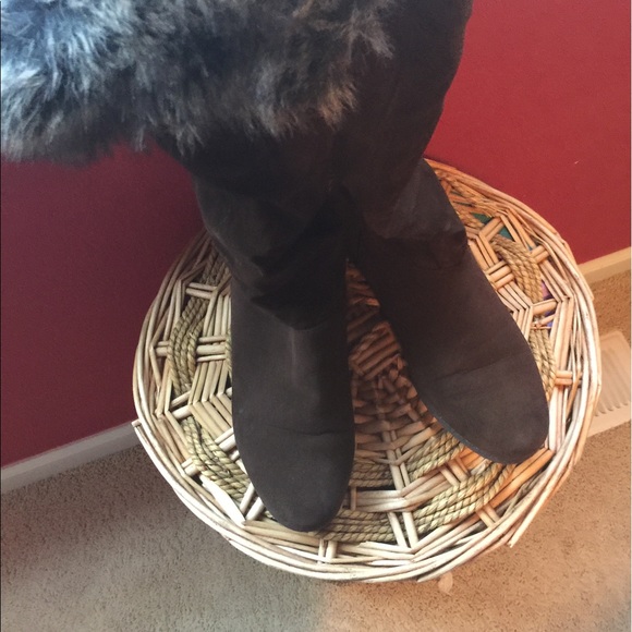 Fur boots - Picture 2 of 2