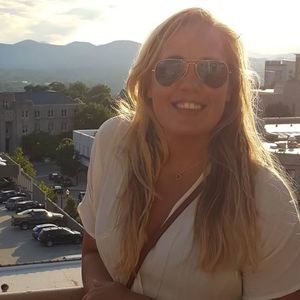 Meet your Posher, Laura