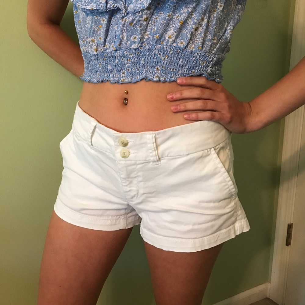 American Eagle White Shorts Size 4 NWOT