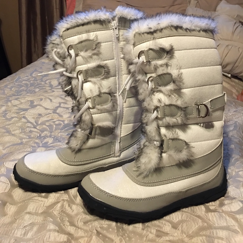 ***SUMMER SALE ONLY** White furry snow boots