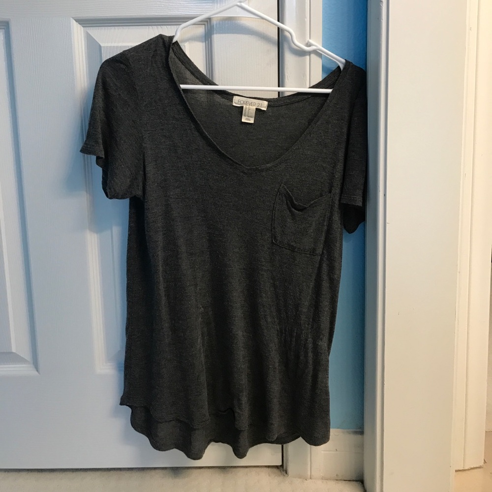 Loose grey neck tee