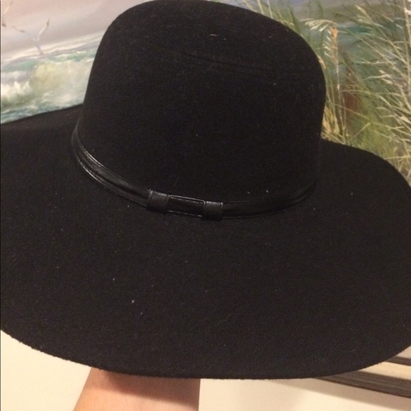 Black felt hat  - Picture 2 of 3