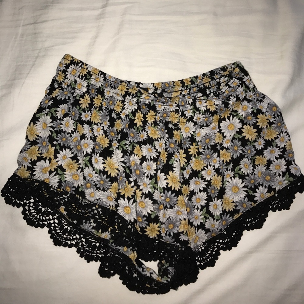 Daisy floral shorts