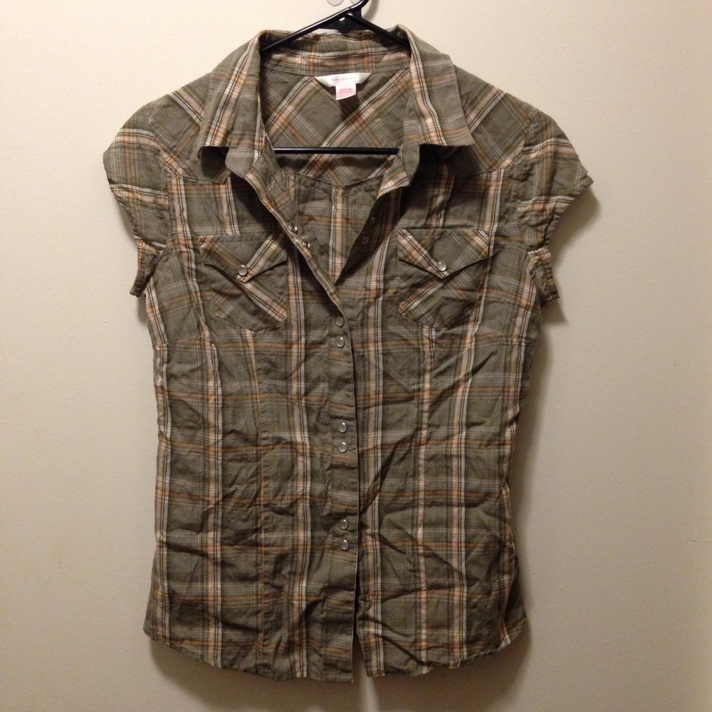 Cute plaid button down tee