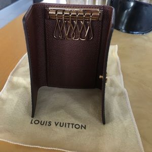 Louis Vuitton 6 key holder