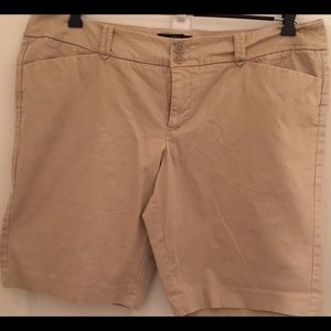 Mossimo shorts Size 16 Fit 3 Khaki