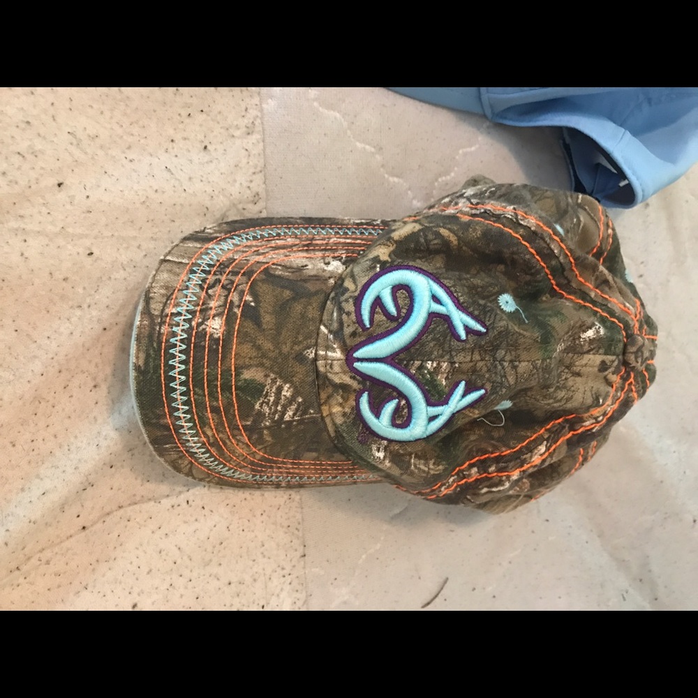 Ladies camo hat