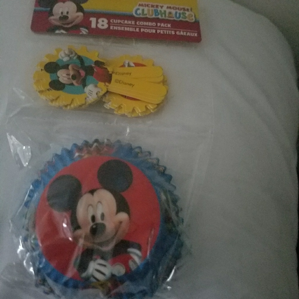 Mickey Mouse Cupcake 18 Combo Pack