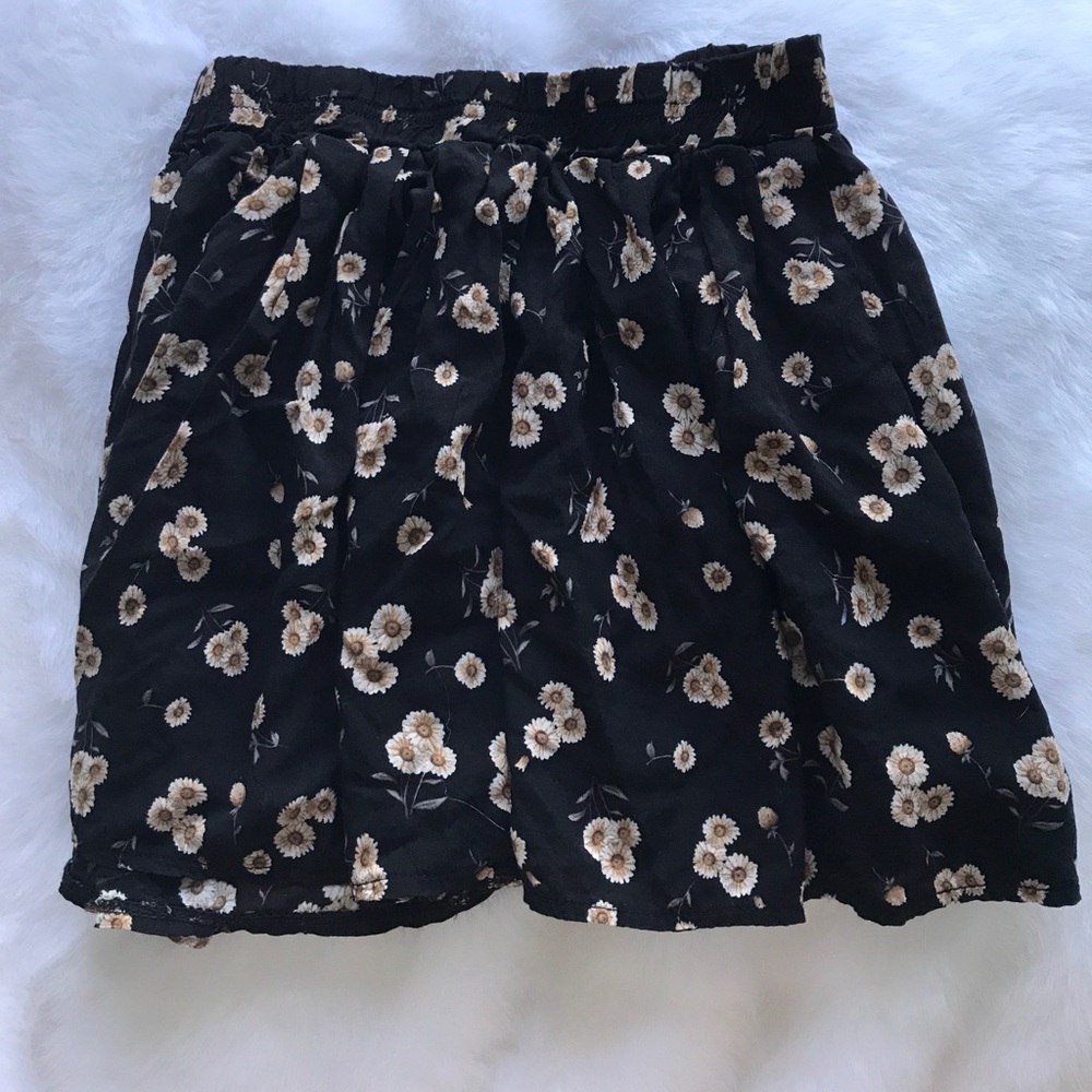 Black Sunflower Printed skirt! 🌻