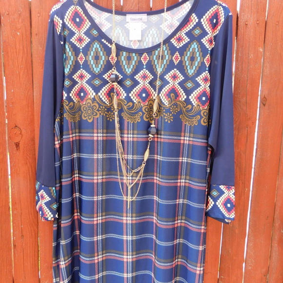 NWOT Navy Blue Olive Plus Size Top - Picture 3 of 3