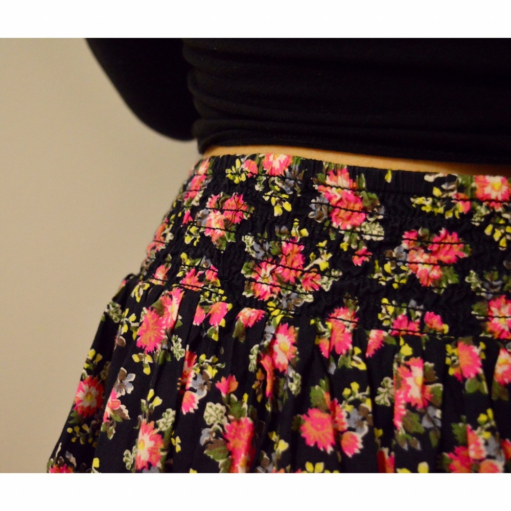 Navy floral Johnnie B skirt - Picture 3 of 7