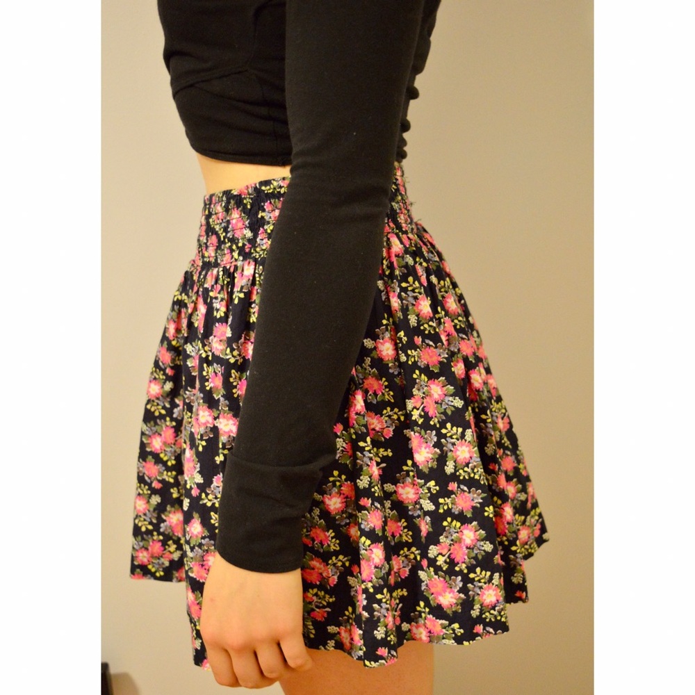 Navy floral Johnnie B skirt - Picture 2 of 7