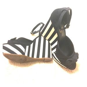 Jessica Simpson Wedges