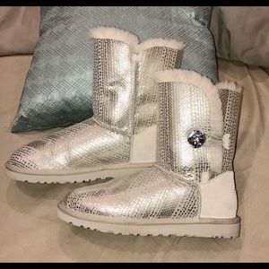 NWOT Swarovski Crystal embellished fancy UggS