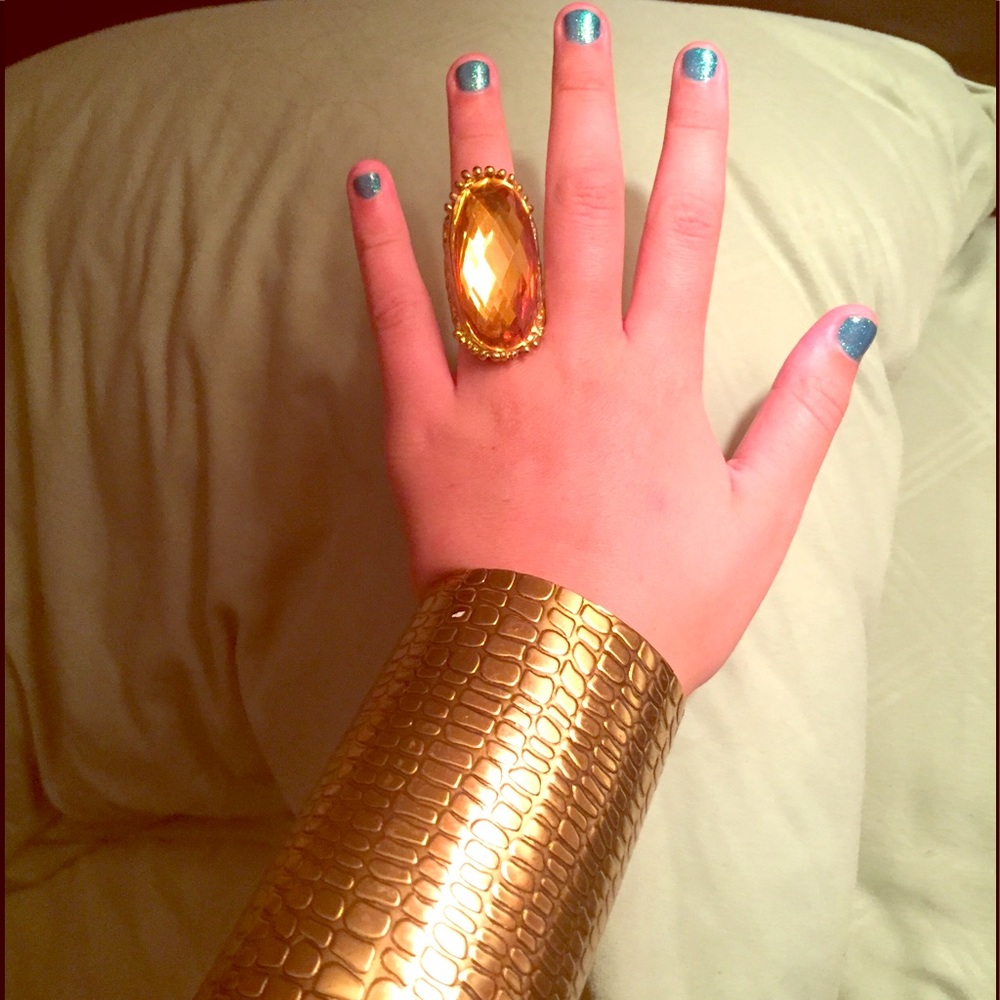 Gold cleopatraesc jewelry set