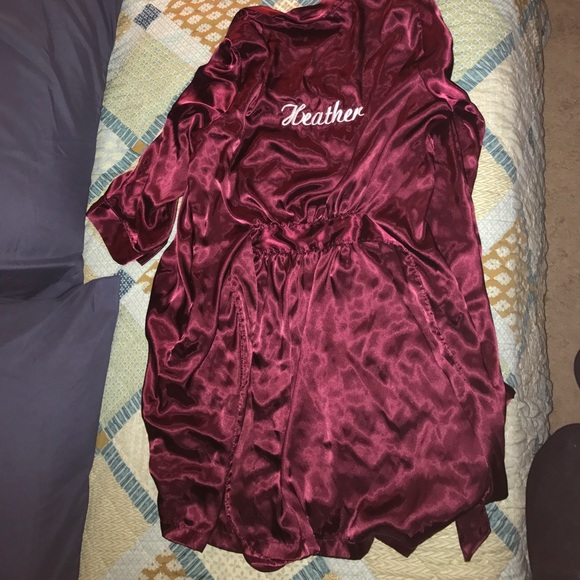 Robe - Picture 1 of 2