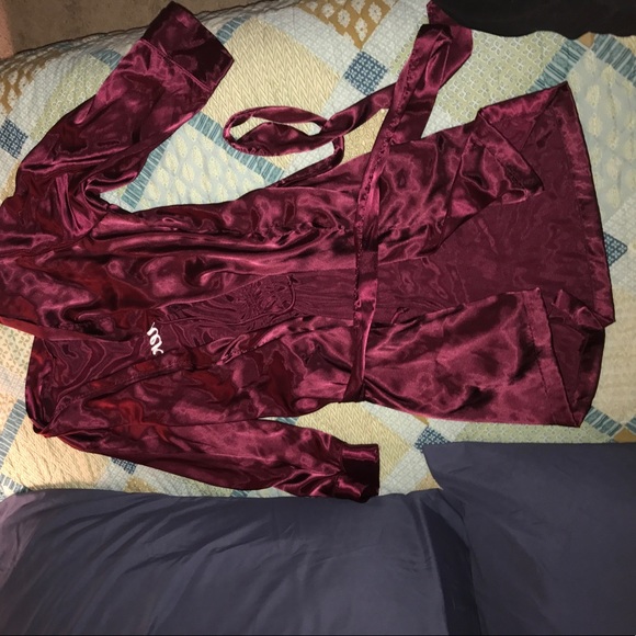 Robe - Picture 2 of 2