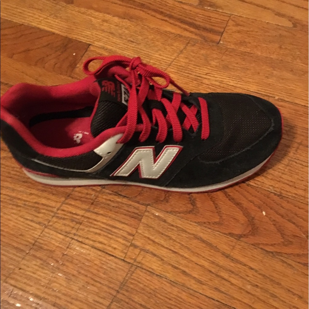 NEW BALANCE SHOES