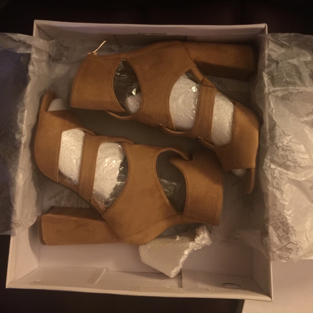 Lovely Camel colored heels (Sold)