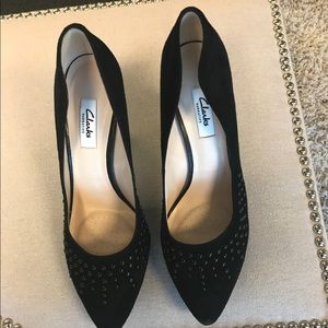 CLARKS BLACK PUMPS