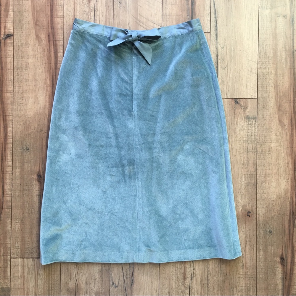 Banana republic blue velvet skirt size 6