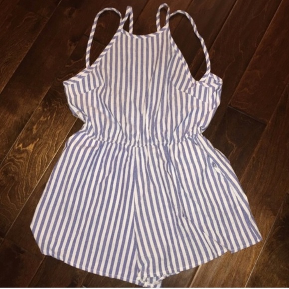 💟 BLUE & WHITE STRIPED ROMPER - Picture 6 of 6