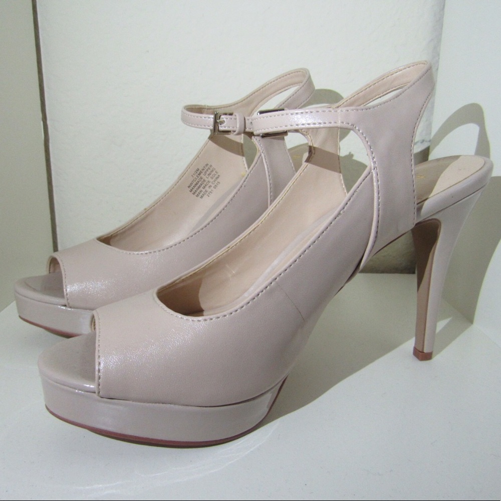 Nude peep-toe Heels