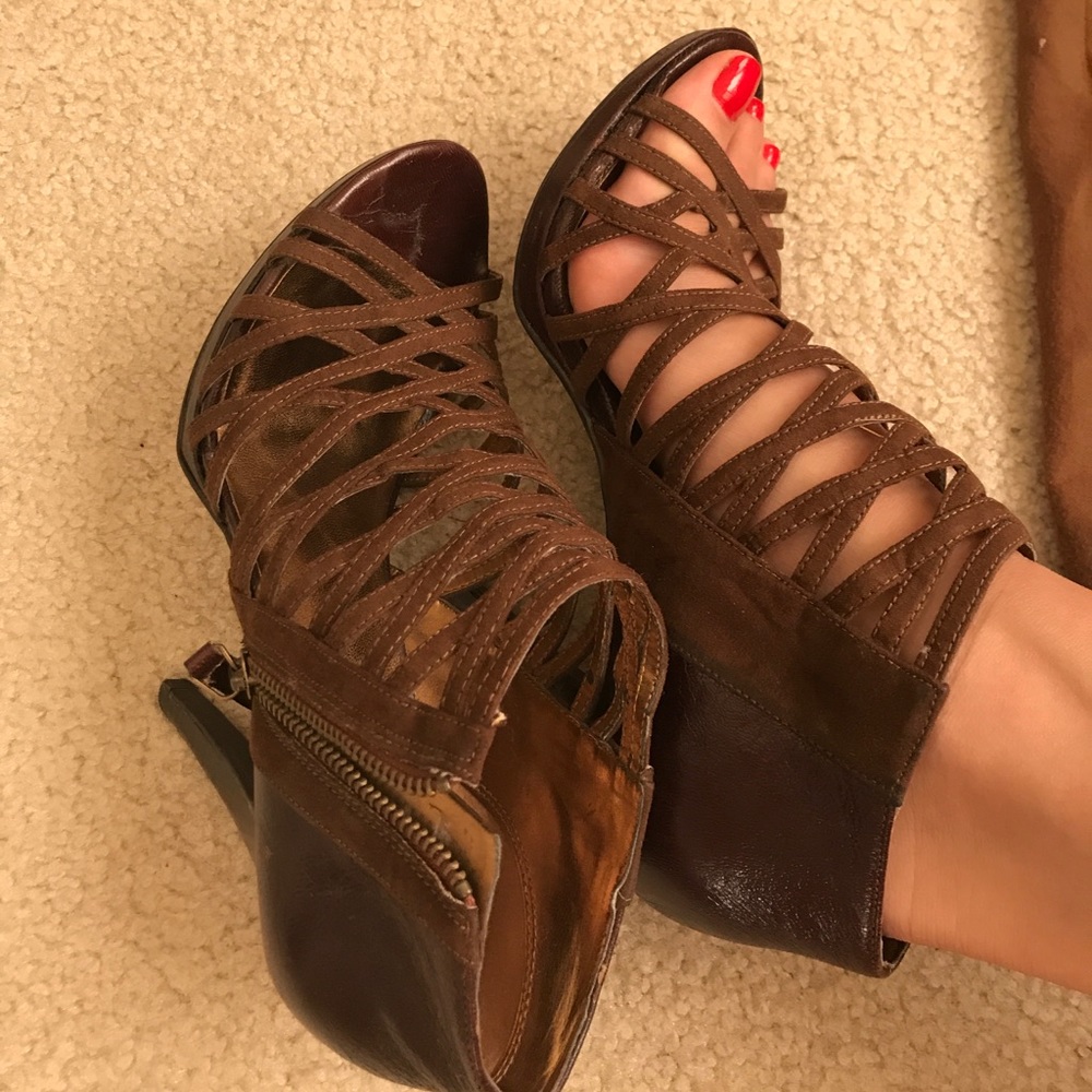 Shoes - Picture 2 of 4