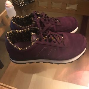 New balance tennis shoes