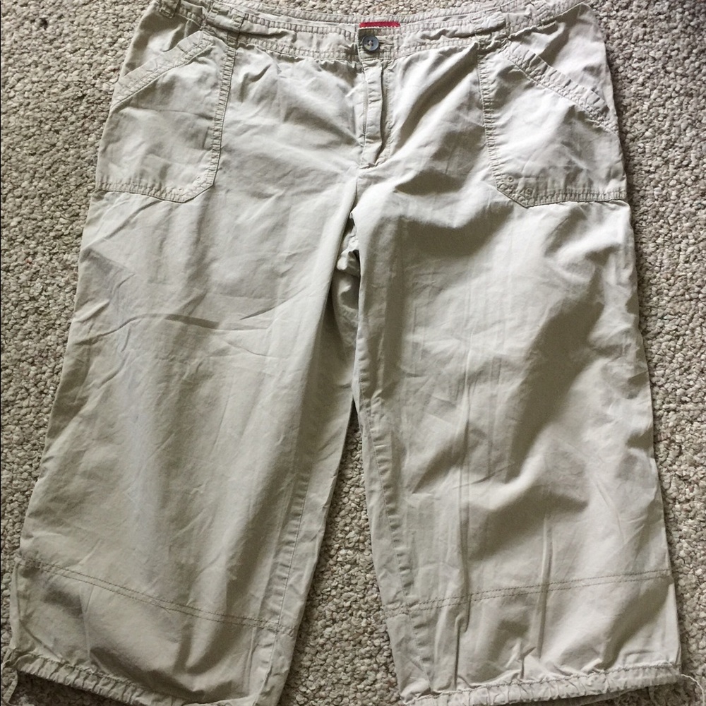 Merona Capris Size 16