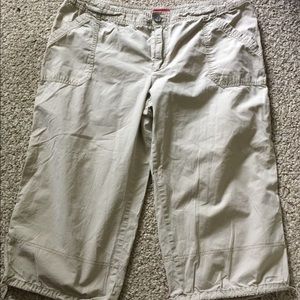 Merona Capris Size 16