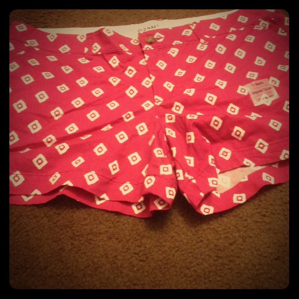 Women's magenta and white diamond shorts