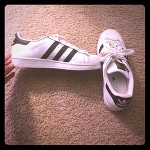 (PRICE IS FIRM.) SUPERSTAR SNEAKERS