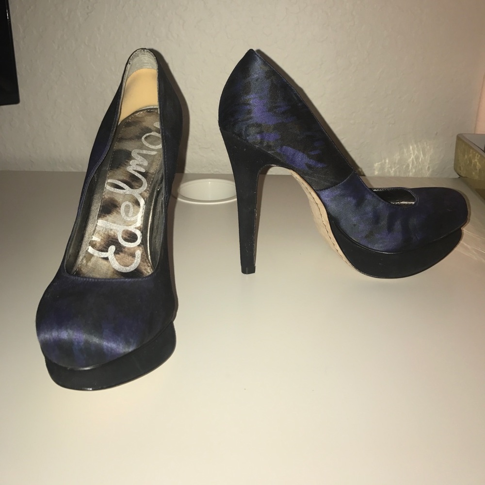 Sam Edelman navy and black pumps