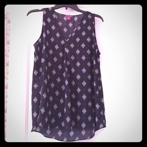 Cute back flowy Vince Camuto work top!