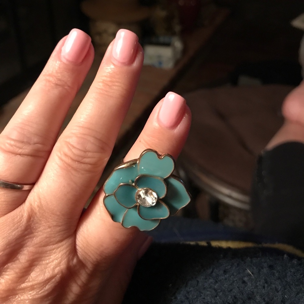 Beautiful flower ring gold accent adjustable size